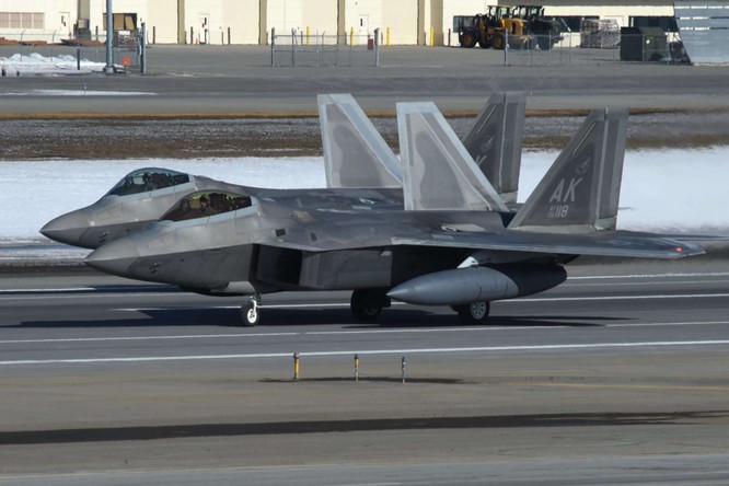 F-22 Raptor Mỹ thực hiện cuộc diễn tập “Voi đi bộ” quyết dành ưu thế với Nga ở Bắc Cực ảnh 4