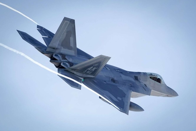 F-22 Raptor Mỹ thực hiện cuộc diễn tập “Voi đi bộ” quyết dành ưu thế với Nga ở Bắc Cực ảnh 7