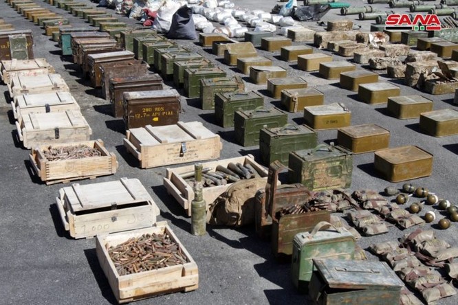Syria lại thu hoạch một số lượng lớn vũ khí của khủng bố tại ngoại ô Damascus ảnh 2