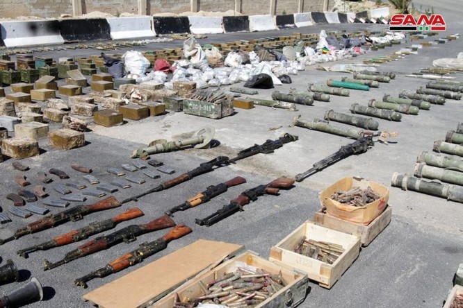 Syria lại thu hoạch một số lượng lớn vũ khí của khủng bố tại ngoại ô Damascus ảnh 4
