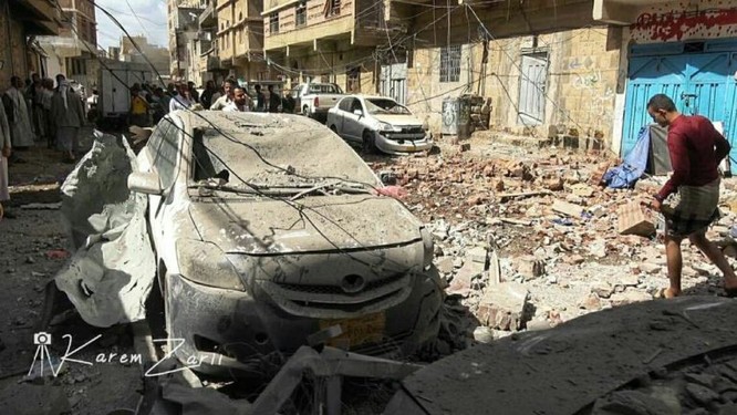 Houthi không kích trạm bơm dầu của Ả rập Xê út, Liên minh vùng Vịnh ném bom dân thường ở thủ đô Yemen ảnh 1
