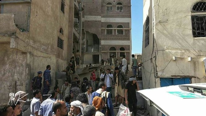 Houthi không kích trạm bơm dầu của Ả rập Xê út, Liên minh vùng Vịnh ném bom dân thường ở thủ đô Yemen ảnh 2