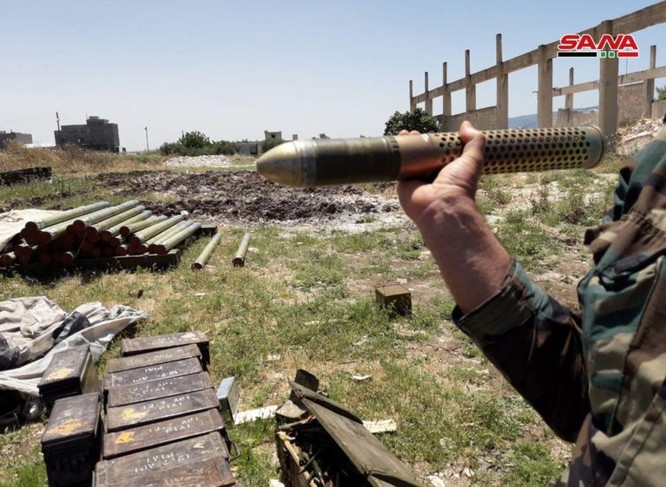 Quân đội Syria lại thu hoạch một kho vũ khí mới của khủng bố ở Hama ảnh 3