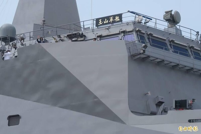 Đài Loan đưa vào biên chế tàu đổ bộ hạng nặng "Yushan" LPD-1401 ảnh 8
