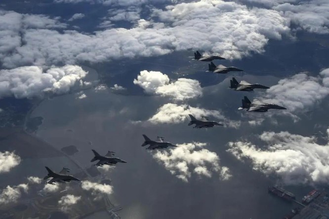 Không quân Hàn Quốc – Mỹ diễn tập không kích ném bom, đáp trả vụ phóng tên lửa của Triều Tiên ảnh 1