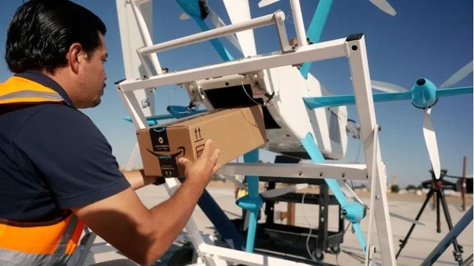 Amazon tuyên bố bắt đầu sử dụng UAV giao hàng cho khách ảnh 1