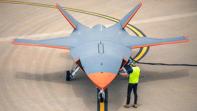 Trung Quốc triển lãm UCAV FH-97A, được cho là bản sao chép drone của Australia ảnh 2