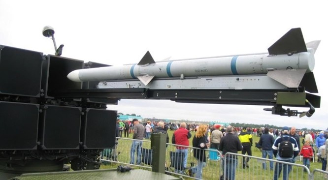 Mỹ sẽ cung cấp thêm cho Ukraine 6 tổ hợp tên lửa phòng không NASAMS ảnh 1