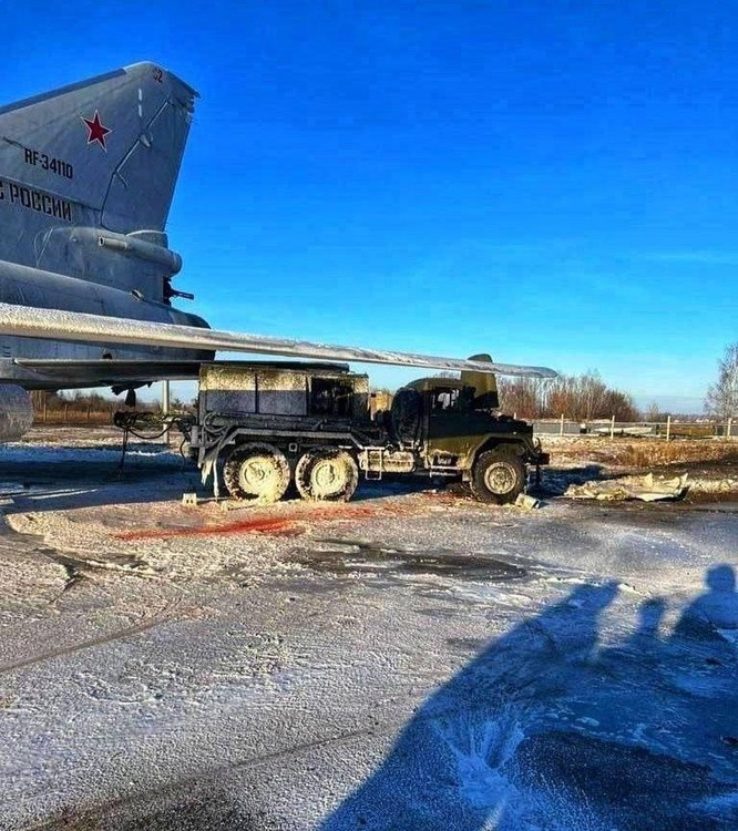 Ukraine liên tiếp sử dụng UAV tầm xa tấn công các sân bay quân sự Nga ảnh 1