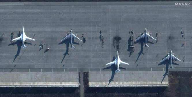 Ukraine liên tiếp sử dụng UAV tầm xa tấn công các sân bay quân sự Nga ảnh 5