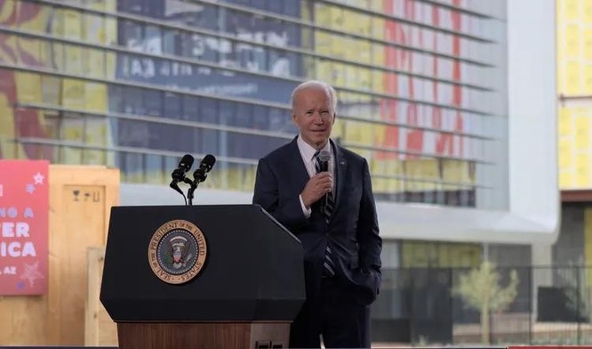 Tổng thống Mỹ Joe Biden, Tim Cook tham dự sự kiện đón thiết bị đến Mỹ của TSMC ở Arizona ảnh 1