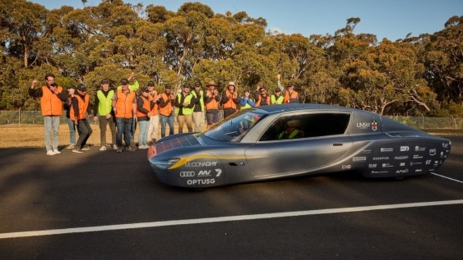 Xe điện năng lượng mặt trời của nhóm sinh viên Australia lập kỷ lục thế giới ảnh 3