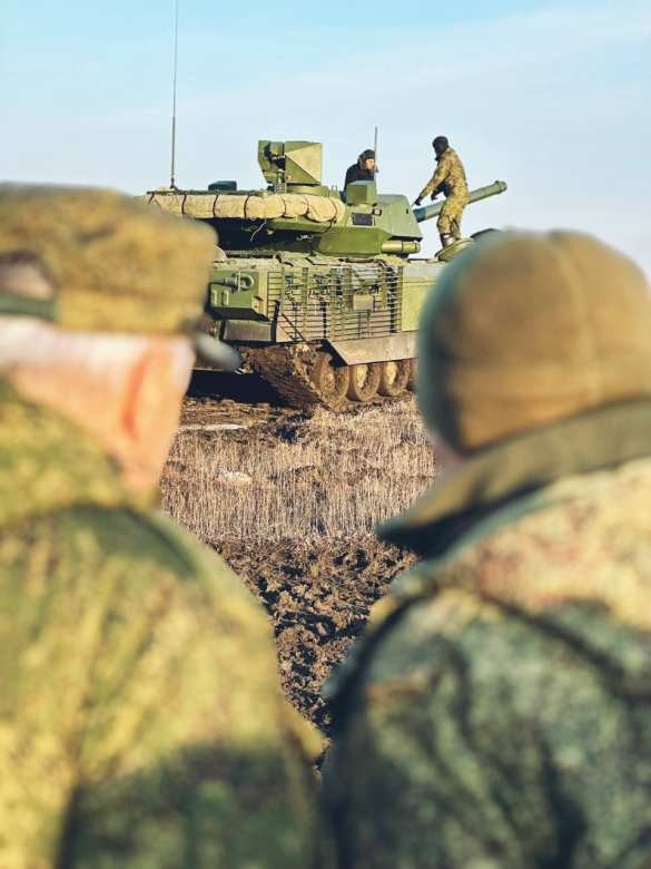Xe tăng T-14 Armata được cho là đang chuẩn bị cho các trận chiến ở Ukraine ảnh 2