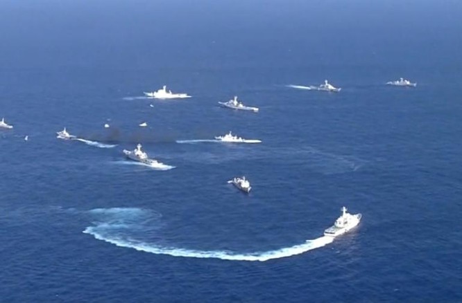 Tàu thuyền Trung Quốc xâm nhập vùng biển đảo Senkaku Nhật Bản. Ảnh: Sina Trung Quốc.