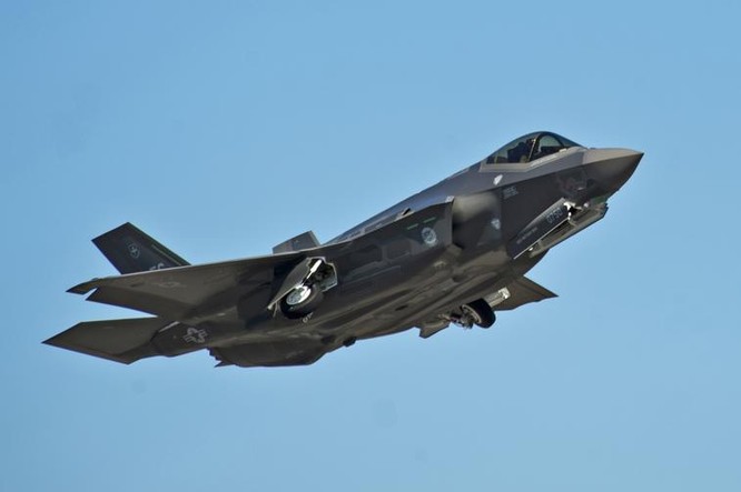 Máy bay chiến đấu tàng hình F-35A cất cánh ở căn cứ không quân Eglin, bang Florida, Mỹ. Ảnh: Ibtimes.co.uk