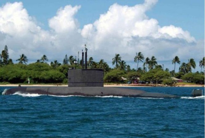 Tàu ngầm lớp Chang Bogo của Hải quân Hàn Quốc. Ảnh: Tin tức Tham khảo, Trung Quốc.