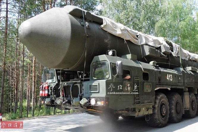 Xe phóng tên lửa đạn đạo xuyên lục địa RS-24 Yars Quân đội Nga. Ảnh: Cankao