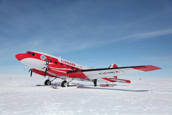 Máy bay Tuyết Ưng 601 Trung Quốc ở gần trạm Trung Sơn, Nam Cực chụp ngày 7/12/2015. Ảnh: Tân Hoa xã