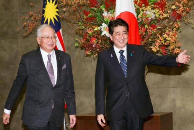 Ngày 16/11/2016 tại Tokyo, Nhật Bản, Thủ tướng Malaysia Najib Razak và Thủ tướng Nhật Bản tiến hành hội đàm, bày tỏ mong muốn Mỹ không từ bỏ hiệp định TPP. Ảnh: States Times Review.