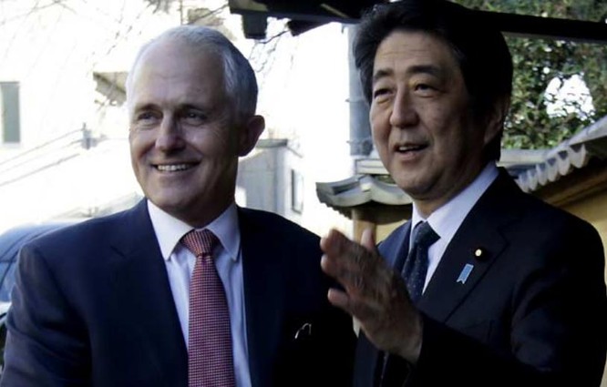 Thủ tướng Australia Malcolm Turnbull và Thủ tướng Nhật Bản Shinzo Abe. Ảnh: NDTV