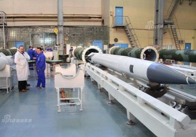 Nga sản xuất tên lửa phòng không S-400. Ảnh: Sina