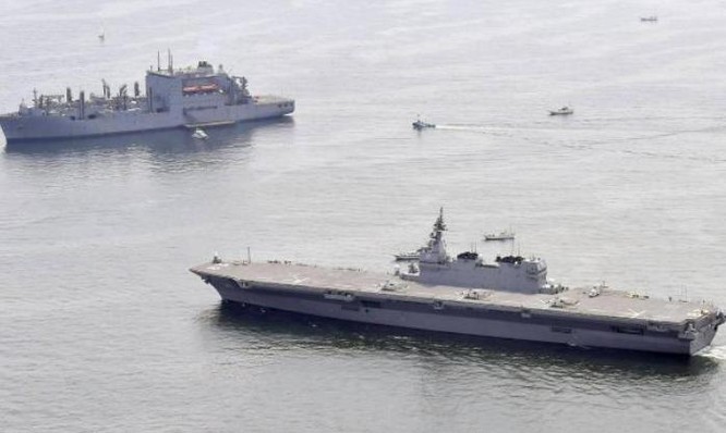 Tàu sân bay trực thăng Izumo hộ tống tàu tiếp tế Hải quân Mỹ. Ảnh minh họa: Newsrep.net
