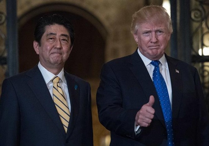 Thủ tướng Nhật Bản Shinzo Abe và Tổng thống Mỹ Donald Trump. Ảnh: Daily Mail