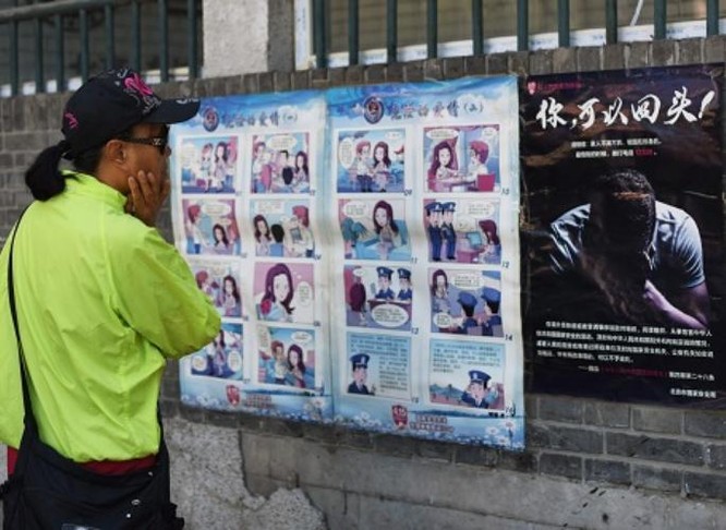 Áp phích tuyên truyền thống gián điệp trên đường phố thành phố Bắc Kinh, Trung Quốc ngày 23/5/2017. Ảnh: Cankao