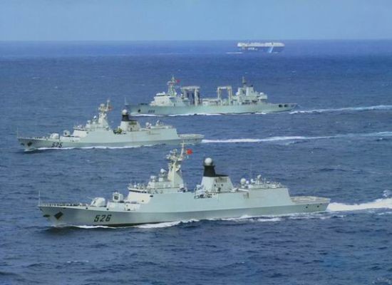 Biên đội tàu chiến Trung Quốc tiến hành hộ tống ở vịnh Aden.
