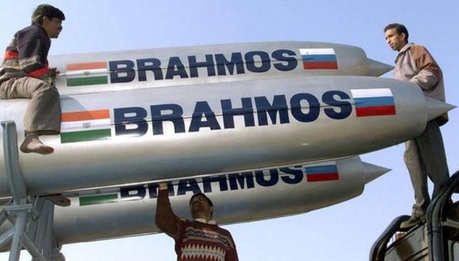 Tên lửa hành trình siêu âm BrahMos do Ấn Độ và Nga hợp tác sản xuất. Ảnh: Ifeng