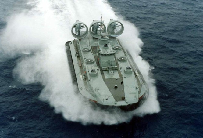 Trung Quốc đã mua được công nghệ chế tạo tàu đổ bộ đệm khí lớn nhất thế giới Zubr của Ukraine.