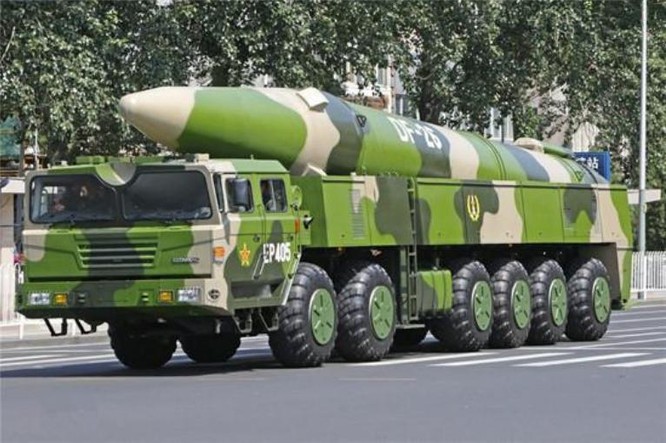 Tên lửa đạn đạo tầm trung Đông Phong-26 Trung Quốc. Ảnh: Sina.