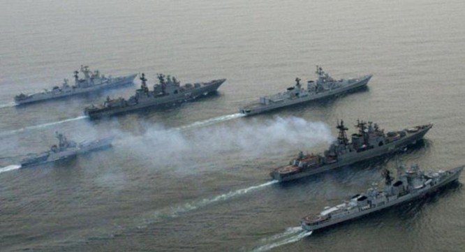 Biên đội tàu chiến hải quân Ấn Độ. Ảnh: Sina.