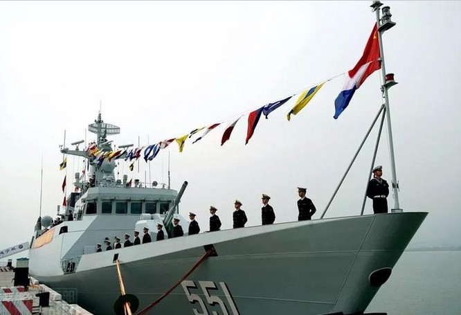 Ngày 28/11/2017, Trung Quốc biên chế tàu hộ vệ hạng nhẹ Toại Ninh Type 056A cho chi đội tàu hộ vệ 17, hải quân Trung Quốc. Ảnh: Sina.