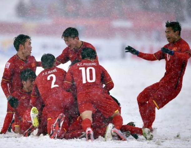 U23 Việt Nam chiến đấu trong bão tuyết. Ảnh: Sina.