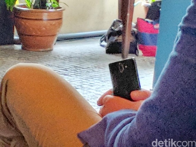 Nokia 9 lộ ảnh thực tế, màn hình tràn viền tương tự Galaxy Note8? - Ảnh 1