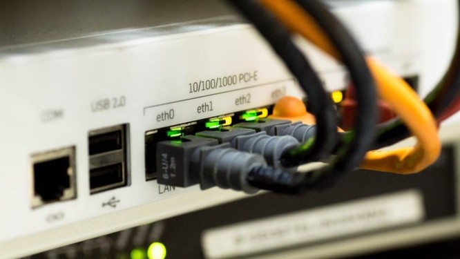 Úc sắp ra luật xử lí vi phạm với các nhà mạng phóng đại tốc độ kết nối Internet - Ảnh 1