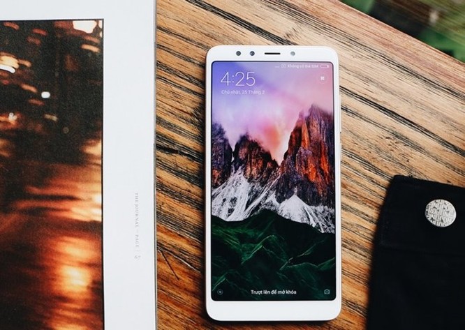Điện thoại màn hình tràn viền giá bình dân của Xiaomi tiếp tục cháy hàng - Ảnh 1