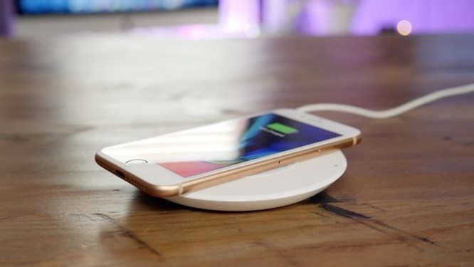 Sạc không dây cho iPhone 8/iPhone X bị tố khiến pin nhanh chai hơn? - Ảnh 2