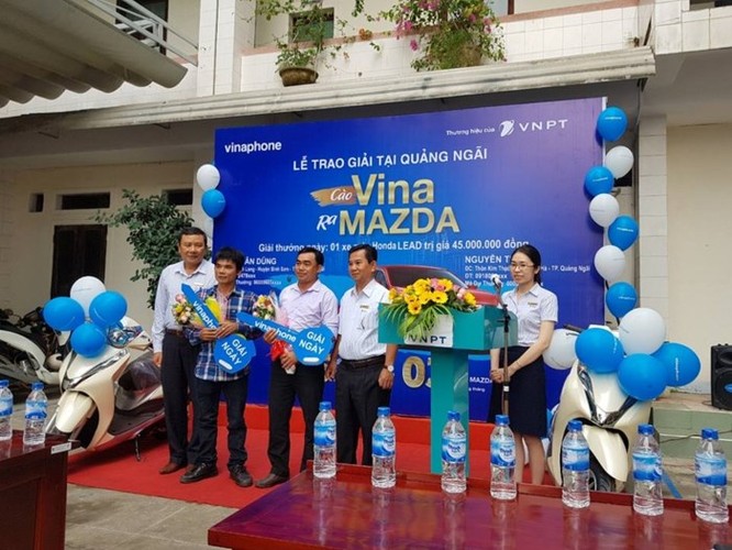 Quảng Ngãi: Hai khách hàng trúng thưởng xe máy Honda Lead khi nạp thẻ cào VinaPhone - Ảnh 1