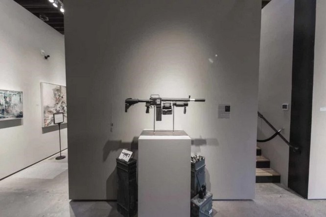 Dạo quanh bảo tàng vũ khí được làm từ máy ảnh và ống kính - Ảnh 6