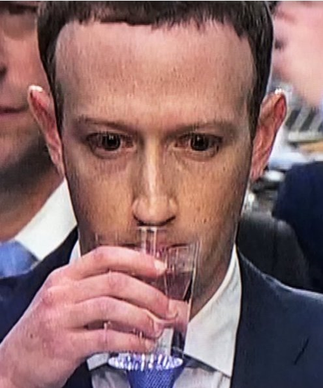 Cư dân mạng 'chế' ảnh gây cười về cuộc điều trần của Mark Zuckerberg trước Quốc hội ảnh 7