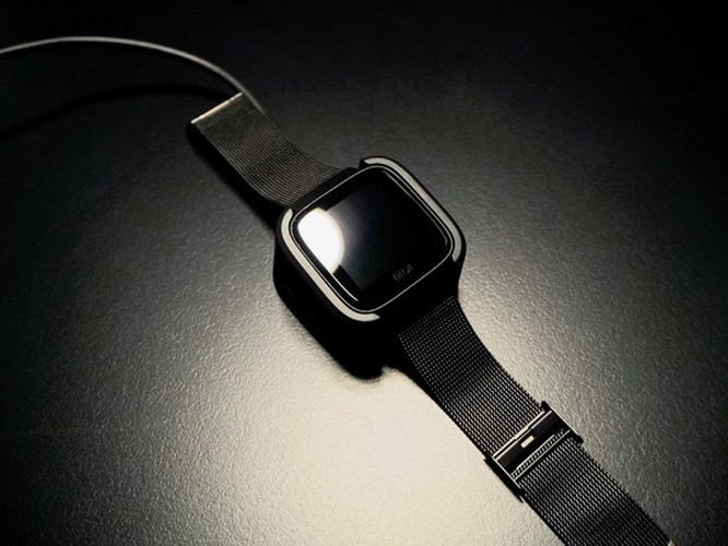 8 lý do nên mua smartwatch Fitbit hơn là Apple Watch ảnh 3