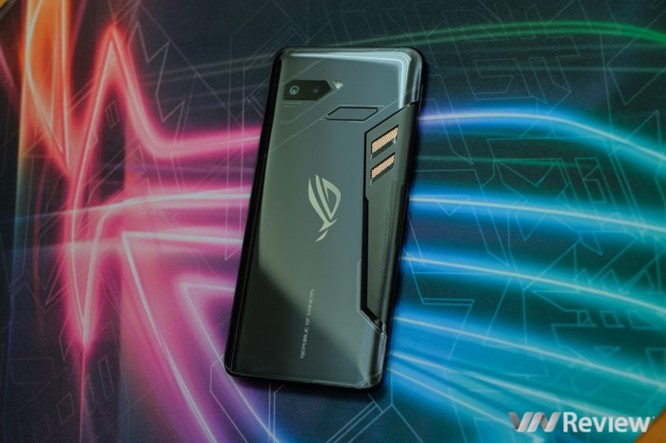 Trên tay ROG Phone - điện thoại chuyên game tối tân của Asus với hàng loạt tính năng độc lạ ảnh 1