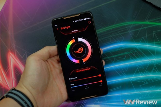 Trên tay ROG Phone - điện thoại chuyên game tối tân của Asus với hàng loạt tính năng độc lạ ảnh 13