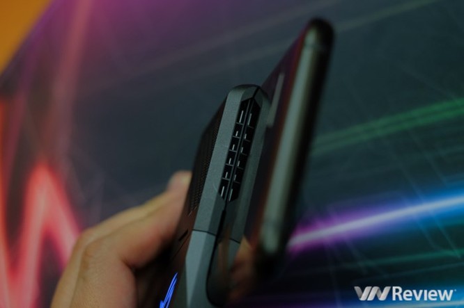Trên tay ROG Phone - điện thoại chuyên game tối tân của Asus với hàng loạt tính năng độc lạ ảnh 7