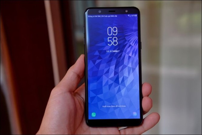 Mở hộp Samsung Galaxy J8 2018, camera kép xóa phông, màn hình tràn viền, giá 7,29 triệu đồng ảnh 1