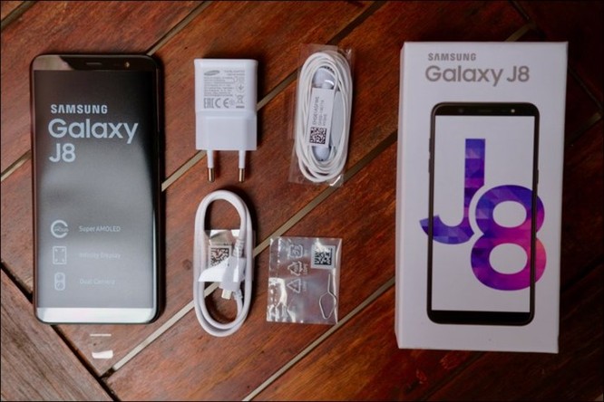 Mở hộp Samsung Galaxy J8 2018, camera kép xóa phông, màn hình tràn viền, giá 7,29 triệu đồng ảnh 15