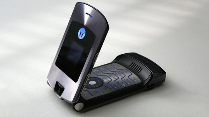 Nhìn lại những chiếc điện thoại Motorola 'lừng lẫy một thời' ảnh 4