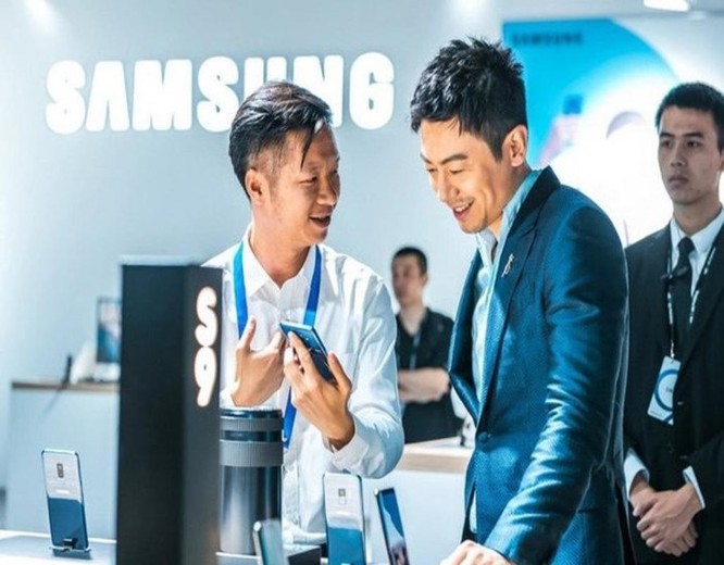 Smartphone Samsung sẽ bị sụt giá bán ảnh 1